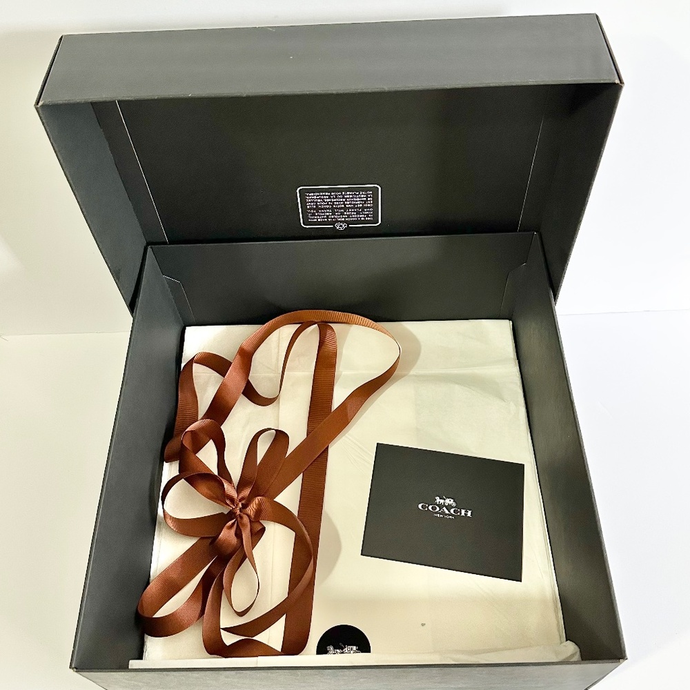 Coach big gift box with brown ribbon - Picture 2 of 2